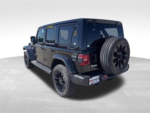 Used 2025 Jeep Wrangler Unlimited Sahara AWD/4WD image 7