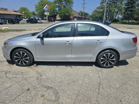 Used 2011 Volkswagen Jetta SE image 4