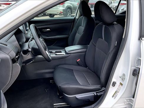 Used 2024 Nissan Sentra SV FWD image 8