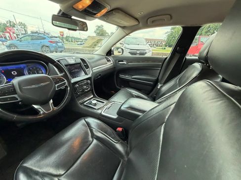 Used 2019 Chrysler 300 Limited RWD image 16