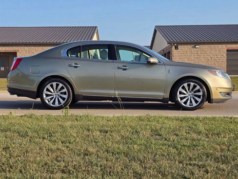 Used 2013 Lincoln MKS AWD image 4