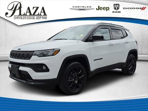 Certified 2022 Jeep Compass Latitude w/ Convenience Group AWD/4WD image 1