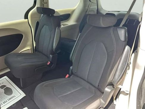 Used 2022 Chrysler Voyager LX FWD image 8