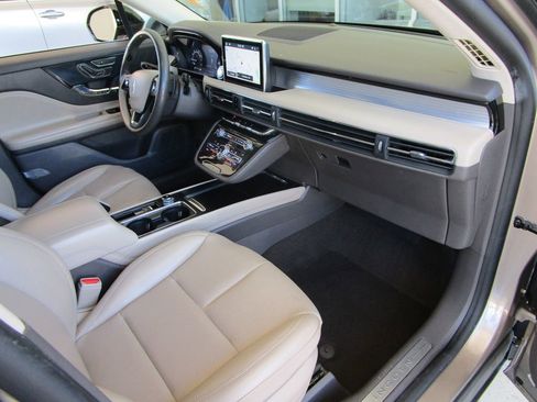Used 2020 Lincoln Corsair FWD w/ Equipment Group 101A image 18