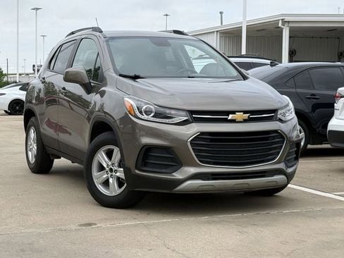 Used 2022 Chevrolet Trax LT w/ Driver Confidence Package AWD/4WD image 1