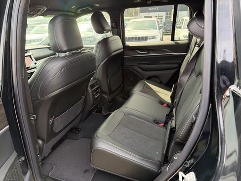 New 2026 Jeep Grand Cherokee Laredo image 8