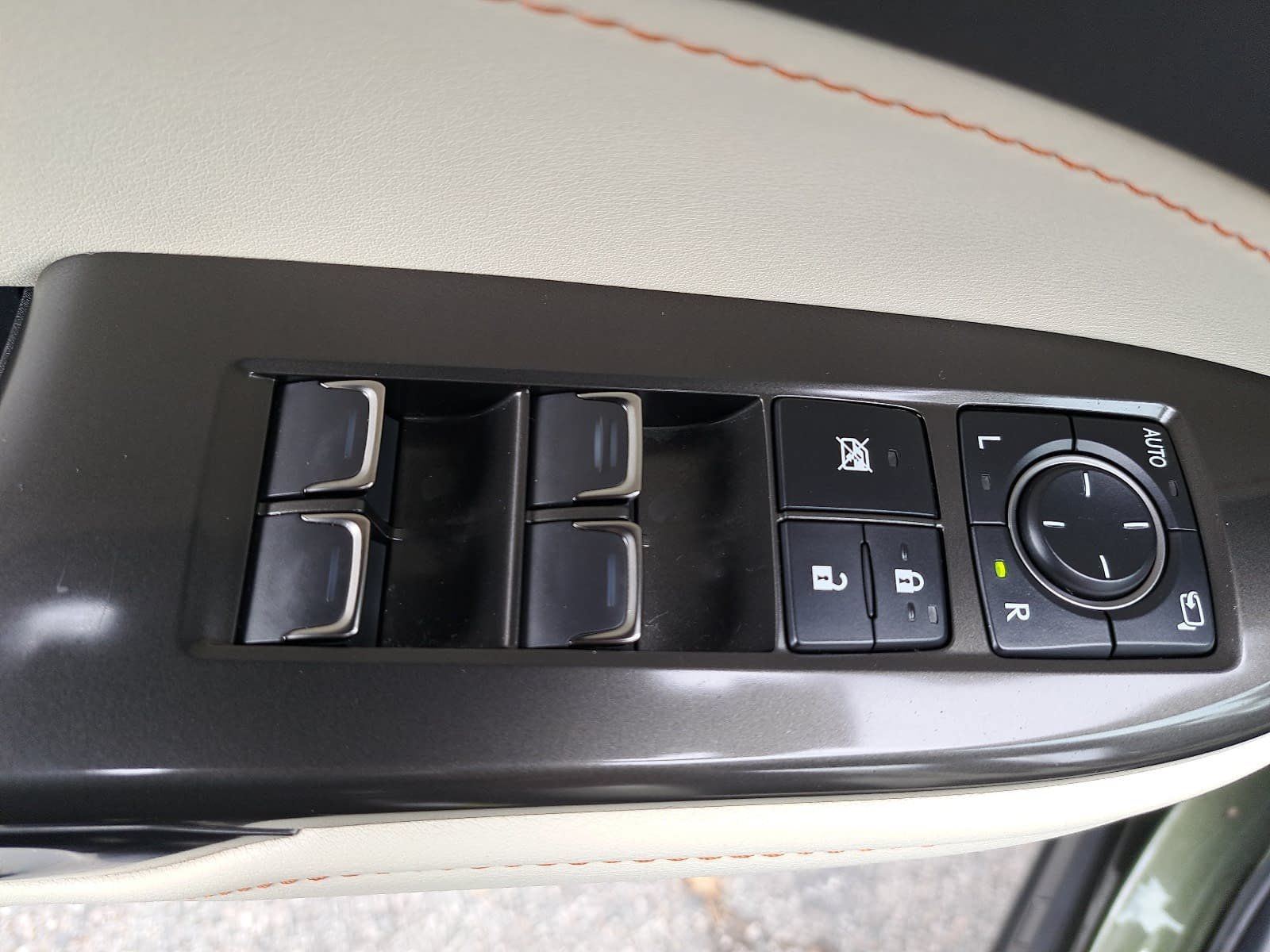 Used 2024 Lexus NX 350h AWD image 31