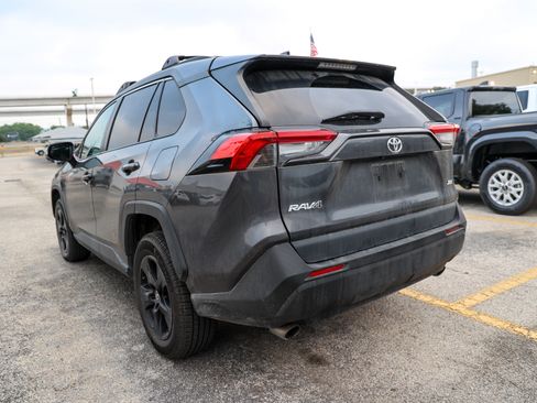 Certified 2021 Toyota RAV4 XLE FWD image 9
