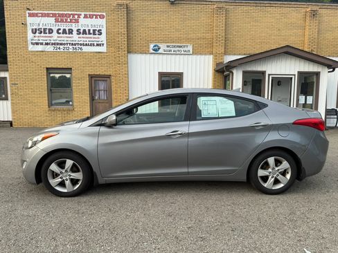 Used 2013 Hyundai Elantra GLS w/ Preferred Pkg FWD image 2