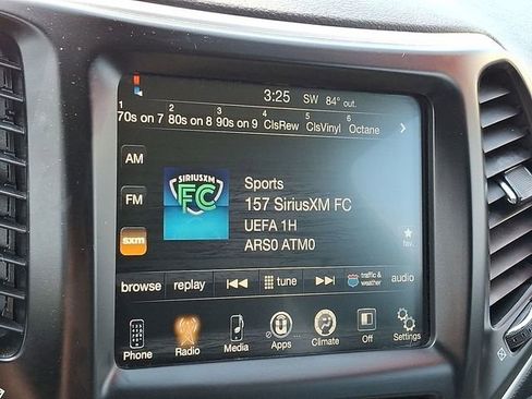 Used 2018 Jeep Cherokee Latitude Plus AWD/4WD image 13