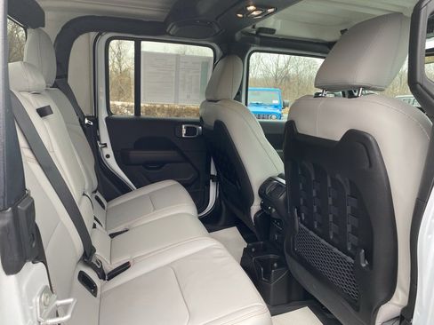 Used 2023 Jeep Gladiator Mojave w/ LED Lighting Group image 17