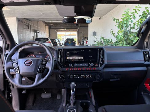 Used 2026 Nissan Frontier PRO-4X AWD/4WD image 33