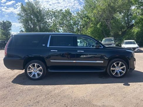 Used 2018 Cadillac Escalade ESV Luxury AWD/4WD image 6