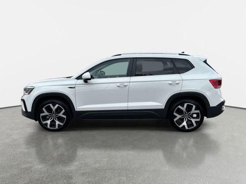 Certified 2022 Volkswagen Taos SEL w/ Panoramic Sunroof Package image 8