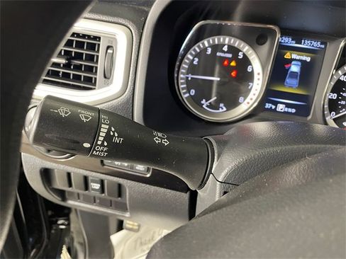 Used 2017 Nissan Titan SV image 13