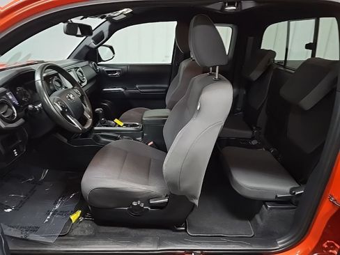 Used 2017 Toyota Tacoma TRD Off-Road w/ Tow Package AWD/4WD image 30