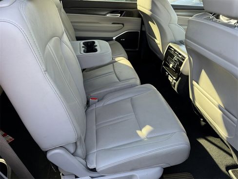 Certified 2024 Jeep Wagoneer L Series II w/ Flexible Seating Group image 6