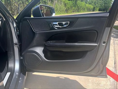 Used 2020 Volvo S60 T5 Momentum FWD image 25