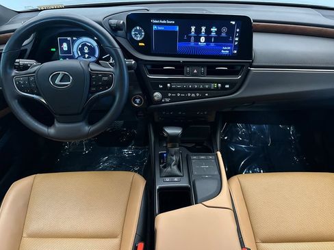 Certified 2022 Lexus ES 300h w/ Premium Package FWD image 13