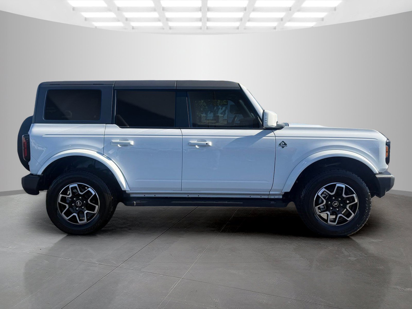 Used 2023 Ford Bronco Outer Banks AWD/4WD image 2