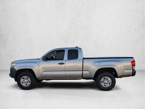 Used 2017 Toyota Tacoma SR image 8