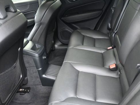 Used 2019 Volvo XC60 T8 Momentum w/ Premium Package AWD/4WD image 10