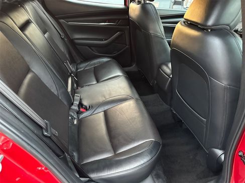 Used 2022 MAZDA MAZDA3 s image 17