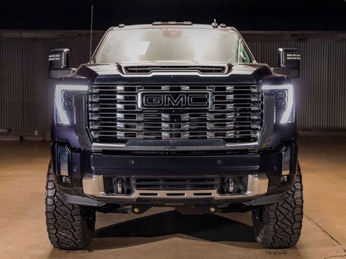 Used 2024 GMC Sierra 2500 Denali w/ Denali Reserve Package image 3