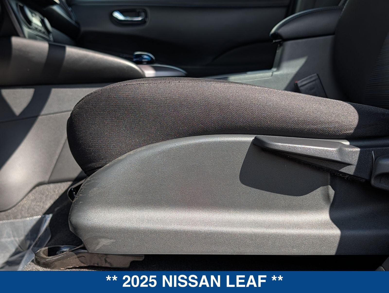 Used 2025 Nissan Leaf S FWD image 23