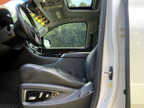 Used 2019 Cadillac Escalade Premium Luxury image 10