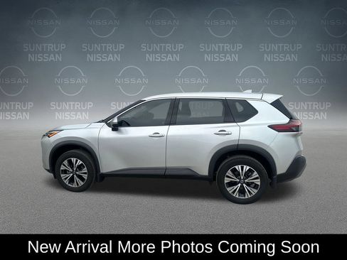 Used 2021 Nissan Rogue SV FWD image 2