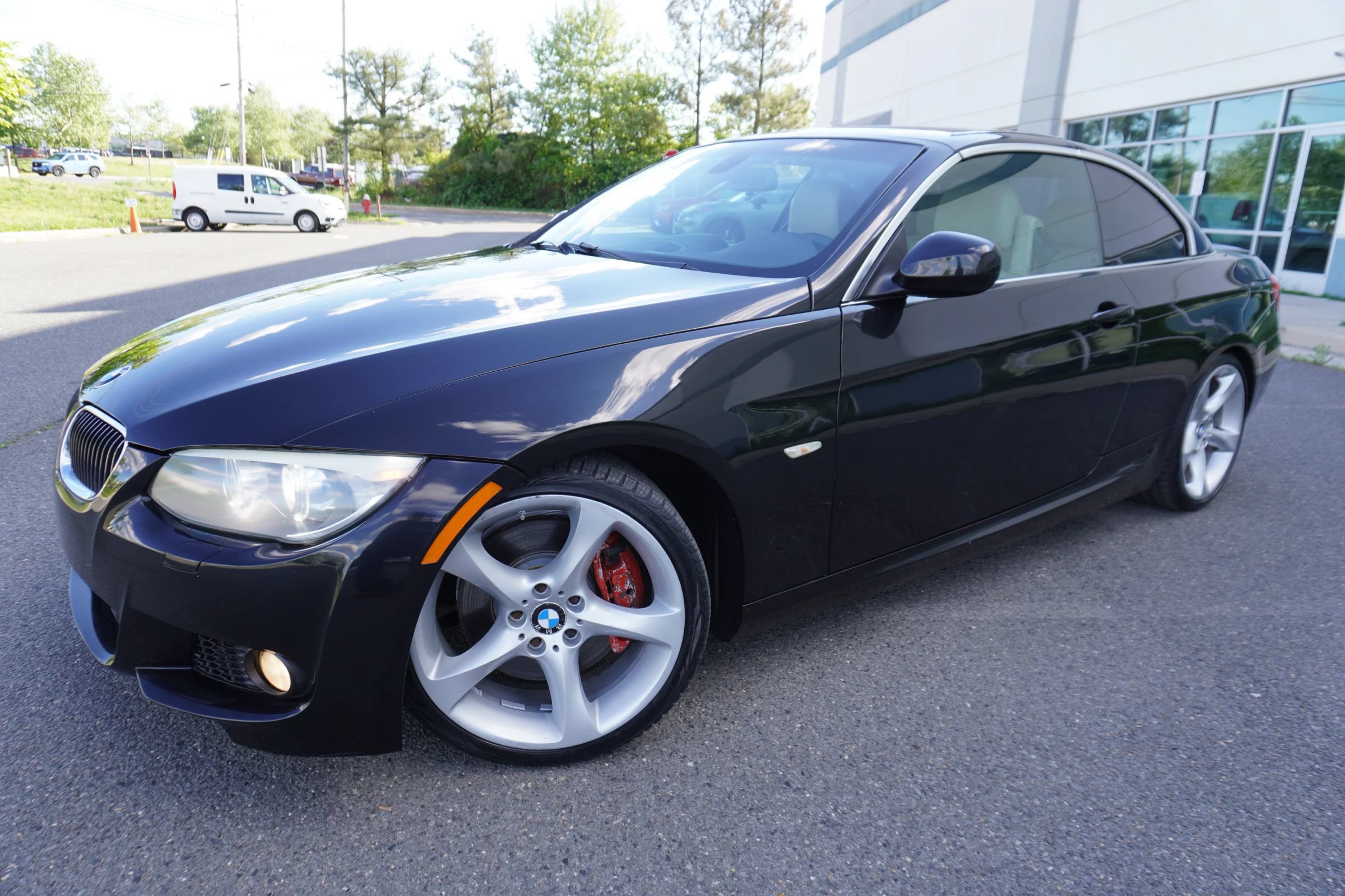 Used 2011 BMW 335i Convertible w/ M Sport Pkg RWD image 3