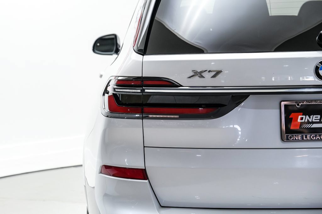 Used 2025 BMW X7 xDrive40i AWD/4WD image 57