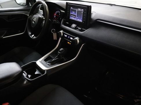 Used 2019 Toyota RAV4 LE FWD image 11