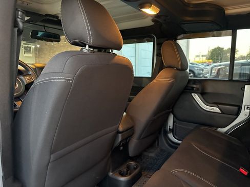 Used 2015 Jeep Wrangler Unlimited Sahara w/ Connectivity Group image 7