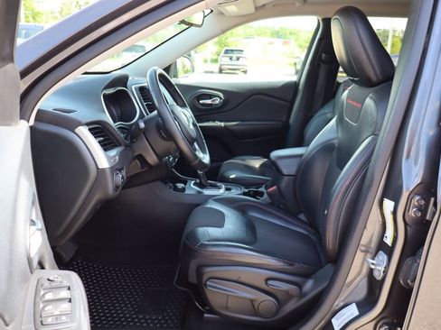 Used 2016 Jeep Cherokee Trailhawk w/ Cold Weather Group AWD/4WD image 11