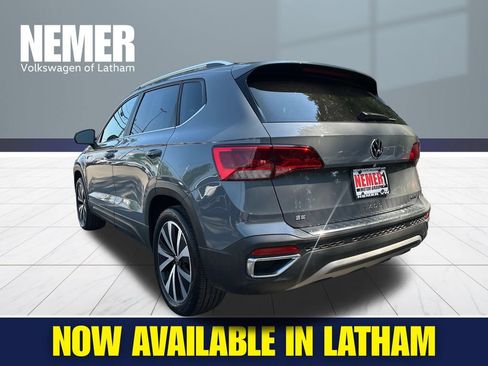 Used 2022 Volkswagen Taos SE AWD/4WD image 2