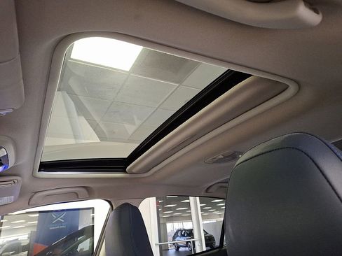 Used 2019 Subaru Crosstrek Hybrid w/ Moonroof Package w/Navigation image 16