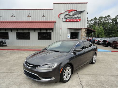 Used 2015 Chrysler 200 Limited image 1