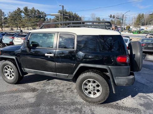 Used 2013 Toyota FJ Cruiser 4WD w/ Upgrade Pkg image 9