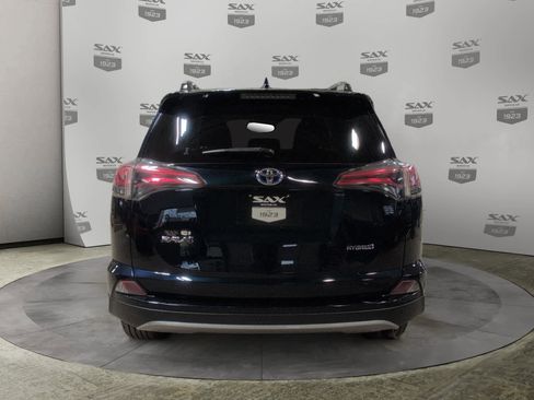Used 2018 Toyota RAV4 LE image 4