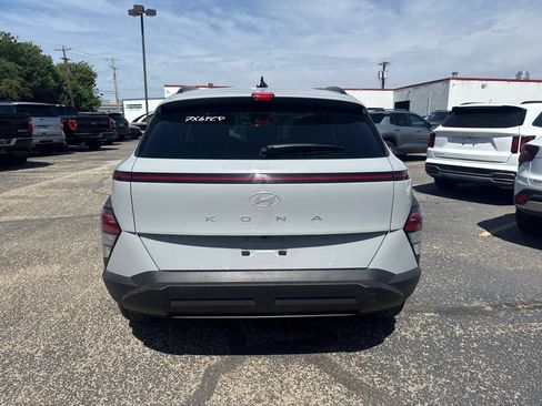 Used 2025 Hyundai Kona SEL FWD image 3
