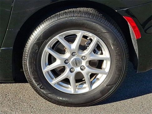 Used 2024 Chrysler Pacifica Touring-L image 28