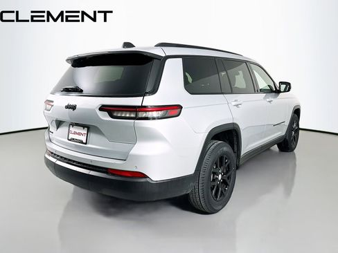 Used 2024 Jeep Grand Cherokee L Laredo image 6