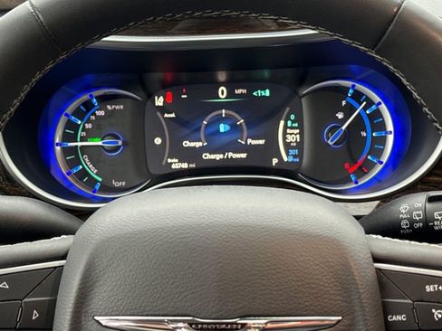 Used 2023 Chrysler Pacifica Limited image 18