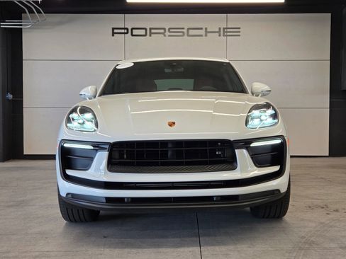 Certified 2022 Porsche Macan AWD/4WD image 29