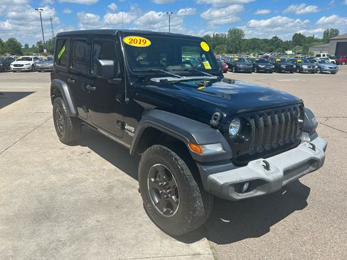 Used 2019 Jeep Wrangler Unlimited Sport S AWD/4WD image 3