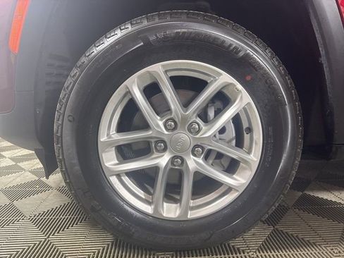 Used 2024 Jeep Grand Cherokee Laredo X w/ Trailer Tow Package image 10