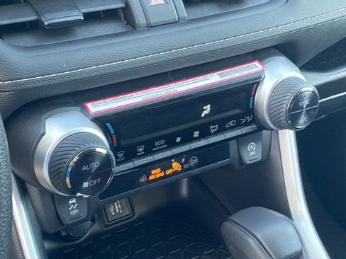 Used 2024 Toyota RAV4 XLE image 40