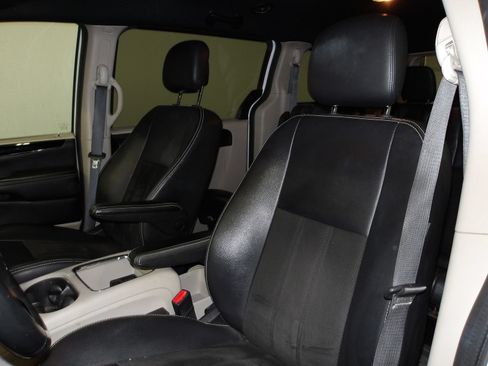 Used 2019 Dodge Grand Caravan SXT FWD image 10